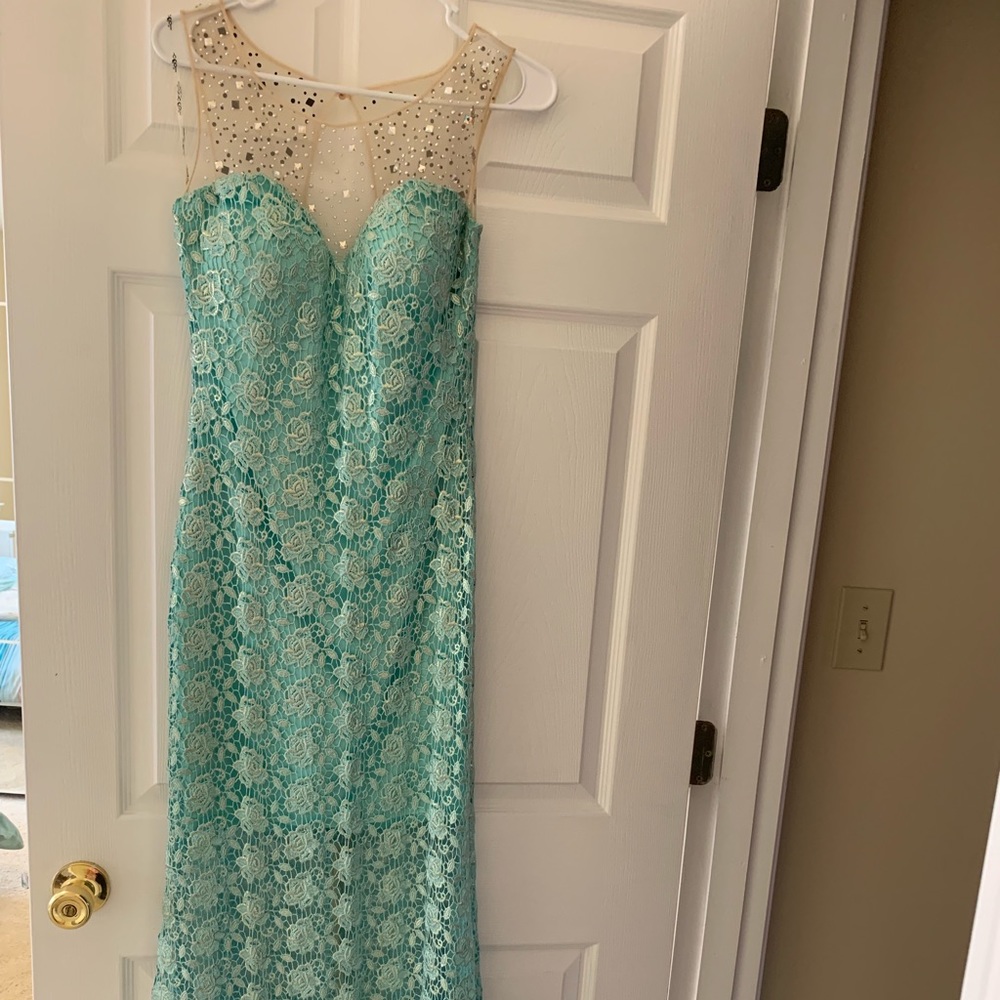 Promo Gown - Picture 5 of 8